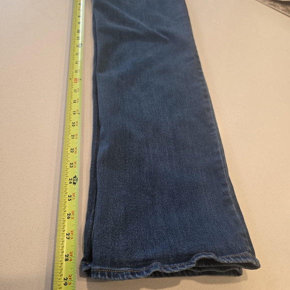 Old Navy Women's Straight Leg Blue Jeans - Picture 8 of 9